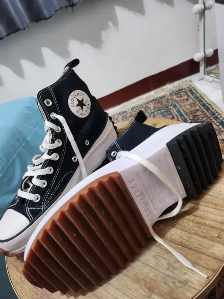 Cuma sekali pake sepatu comverse