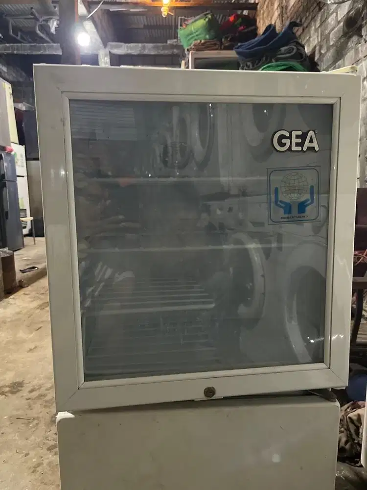 Kulkas mini merk gea normal cocok anak kos