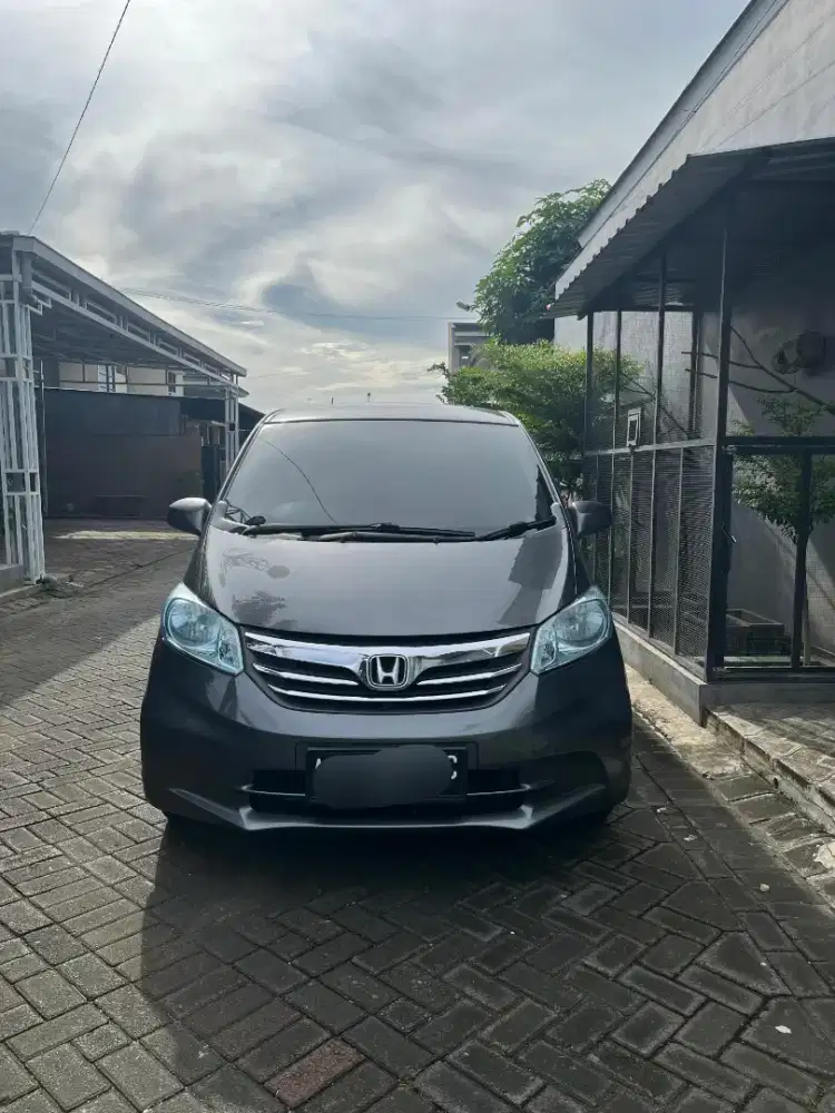 HONDA FREED 2012