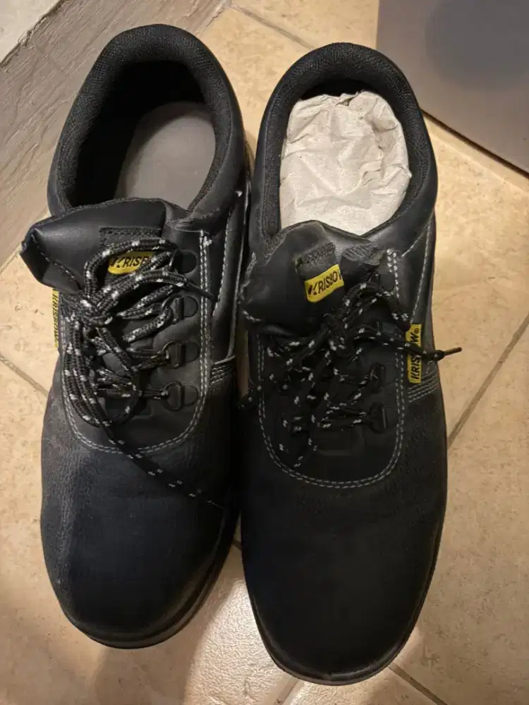 Sepatu Safety KRISBOW Size 43 – Baru Pakai 1x, Like New, 250rb Nego