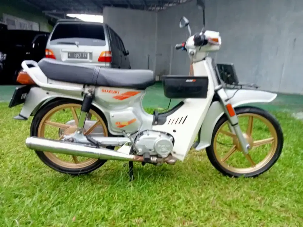 Suzuki Rc100 silver