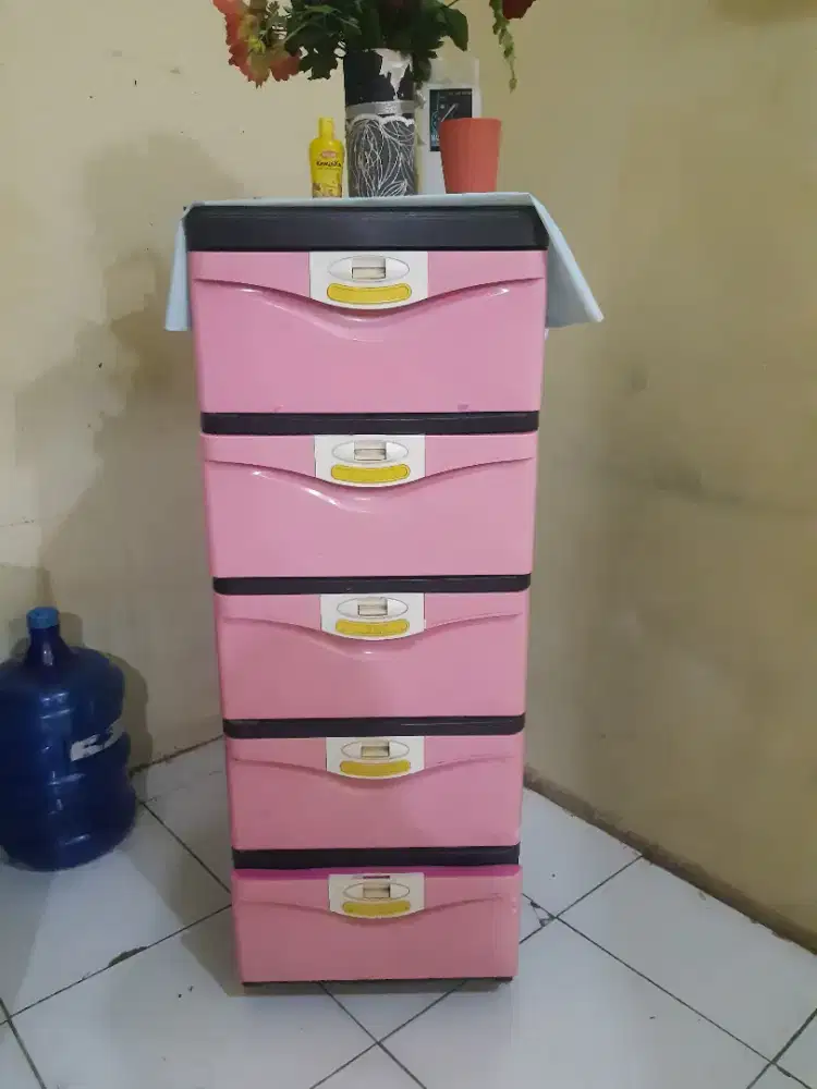 Lemari pakaian masih bagus banget dan awet