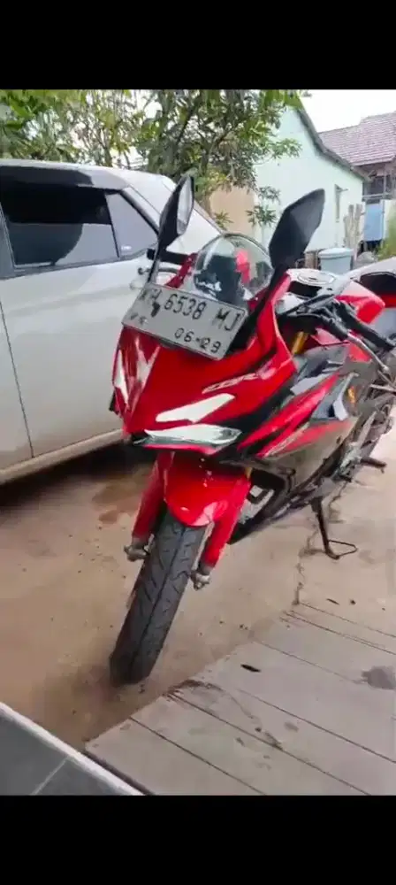 Cbr new 150 jual cepat jarang pakai