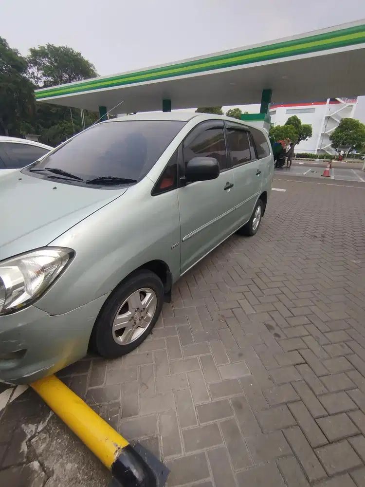 Toyota Kijang Innova 2005 Bensin
