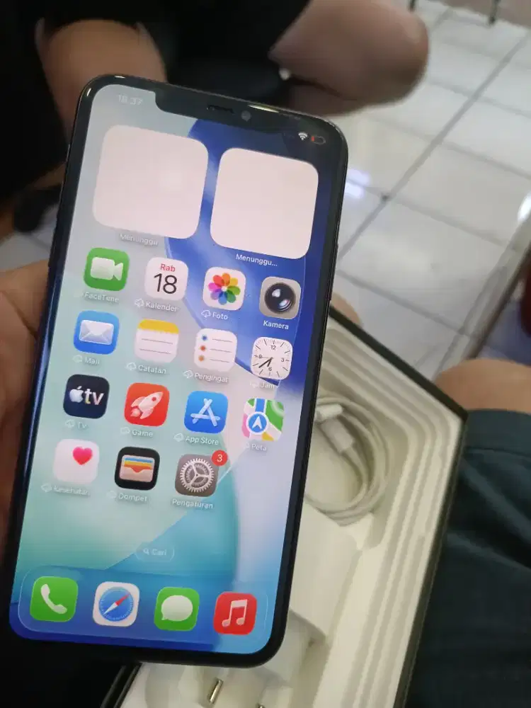 iPhone 11 Pro Max 64gb inter Fulset mulus sinyal permanen normal !!