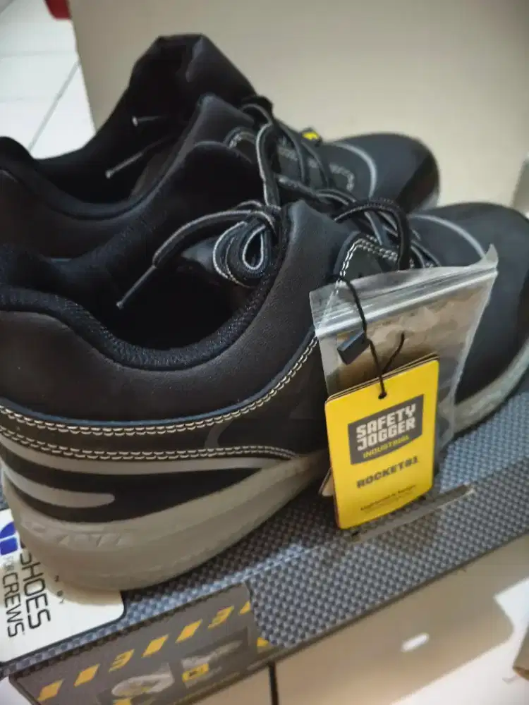 Sepatu safety jogger industrial rocket81