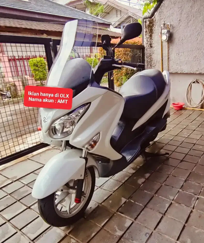 Suzuki Burgman 200 (sekelas Yamaha XMax, Kymco Downtown)