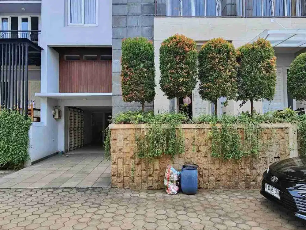 Dijual Rumah Townhouse Modern Tropicalis di Ragunan Cilandak Jakarta Selatan