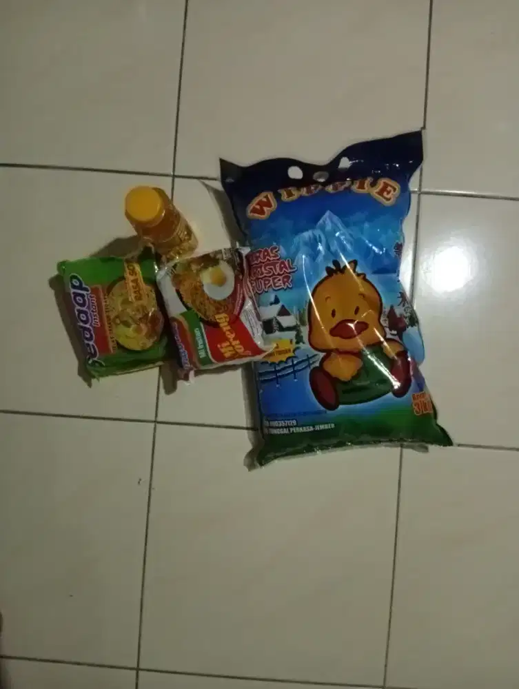Paket beras, mie & minyak