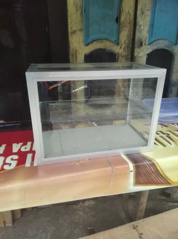 Kaca etalase mini