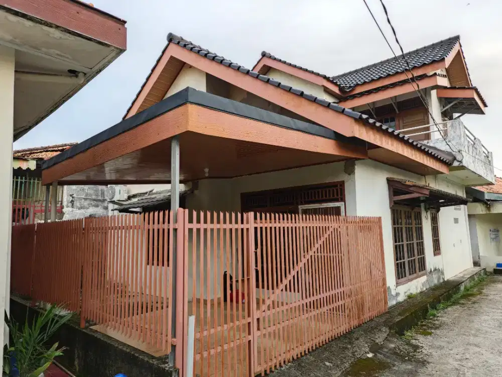 Rumah dijual Telah renovasi dekat tengah kota Siap huni