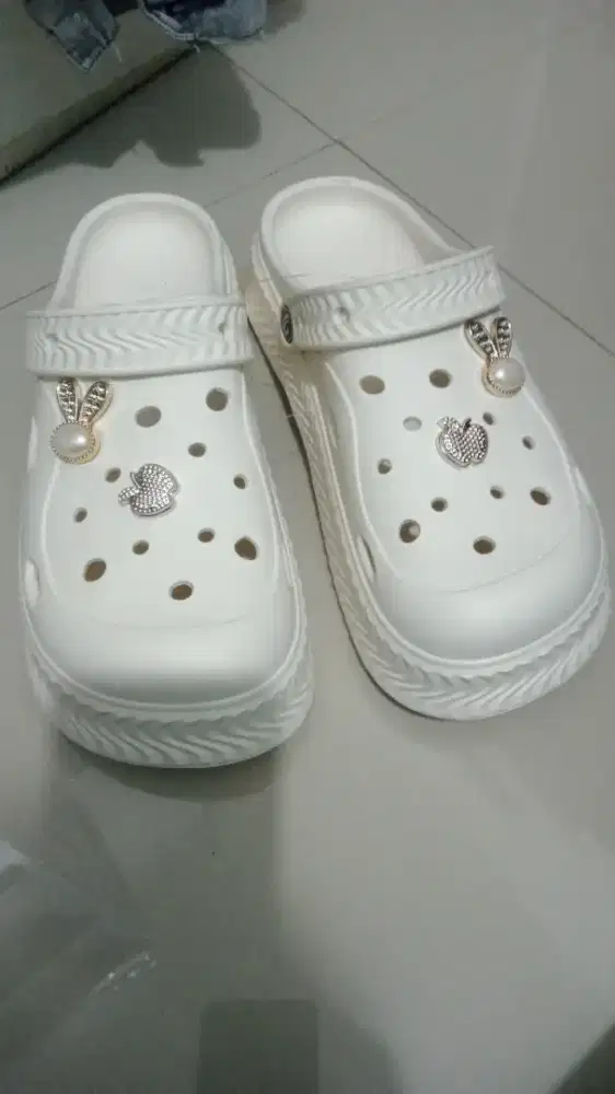 Sepatu sandal sz 41 baru Lok Depok pasir putih