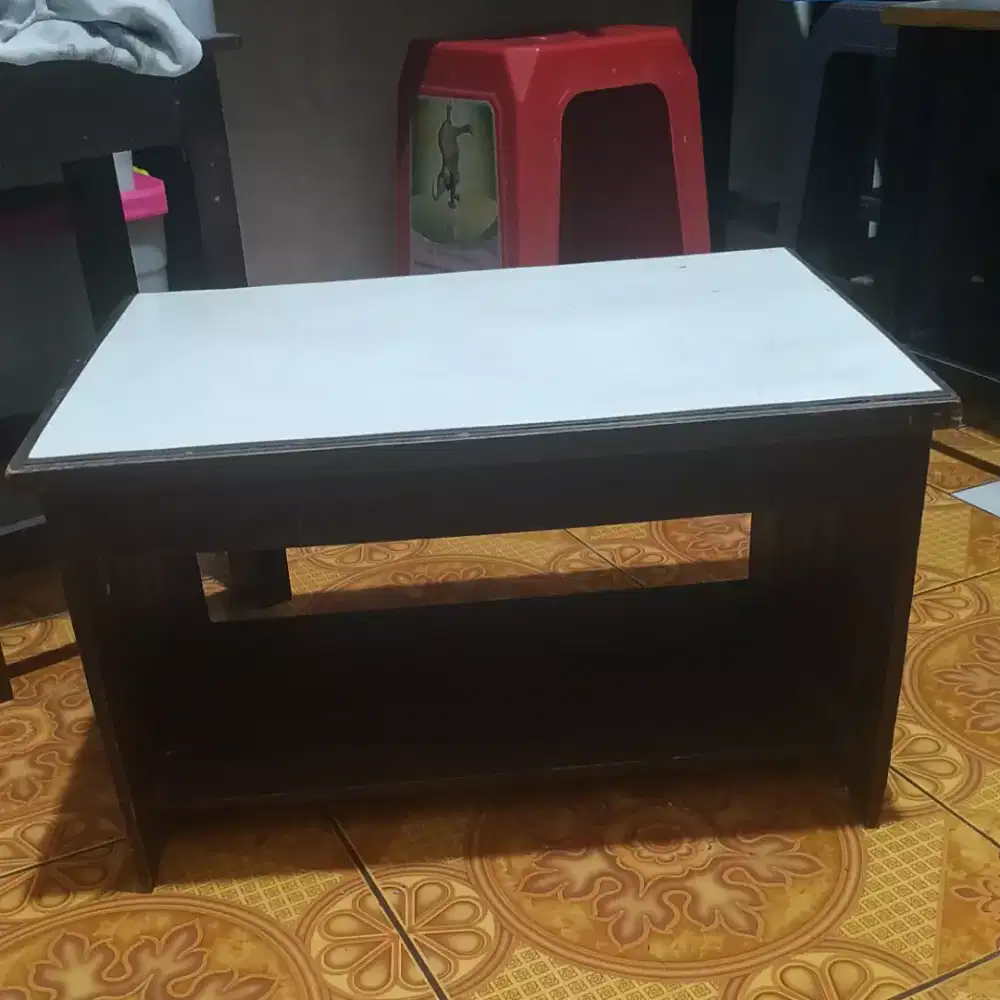Meja Lesehan / Meja Laptop Kayu + Rak Bawah – Kokoh & Fungsional