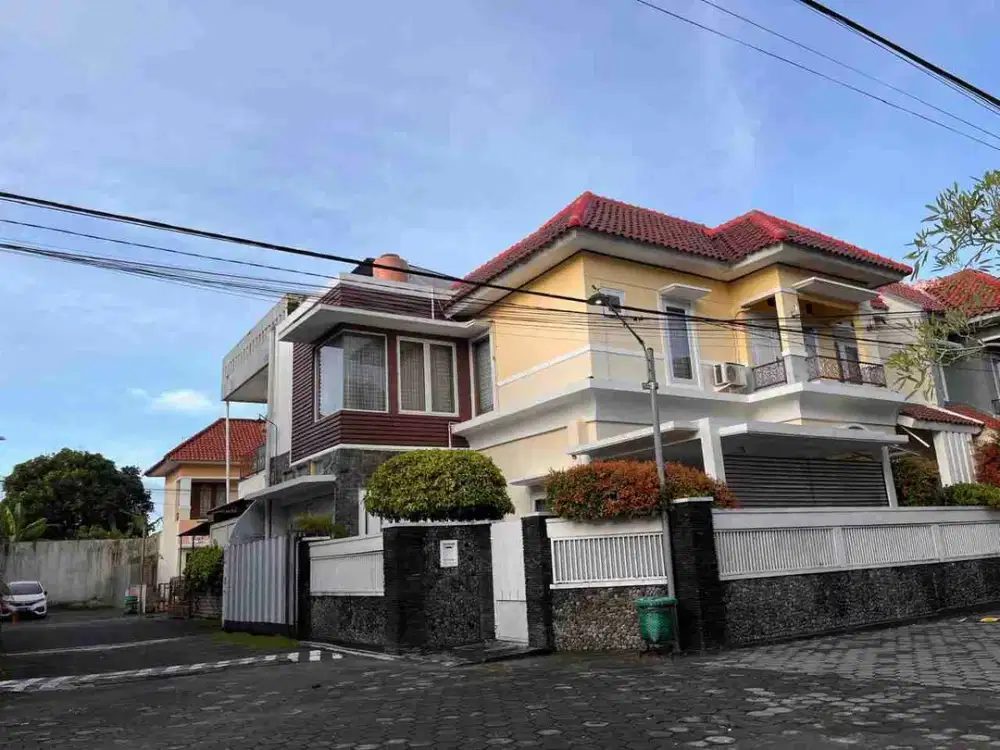 RUMAH 2 LANTAI, TANAH LUAS DALAM PERUMAHAN DI JONGKE SLEMAN