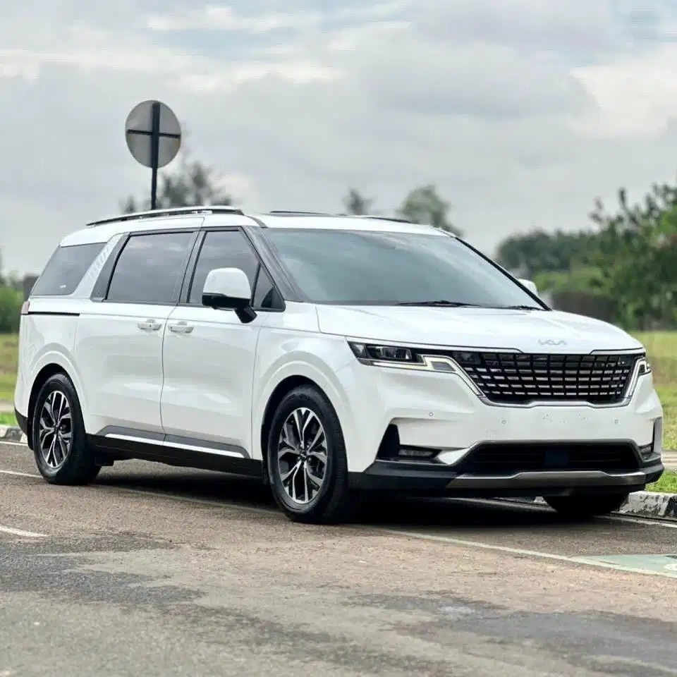 (CASH) KIA Grand Carnival Premiere Diesel 11 Seater 2022