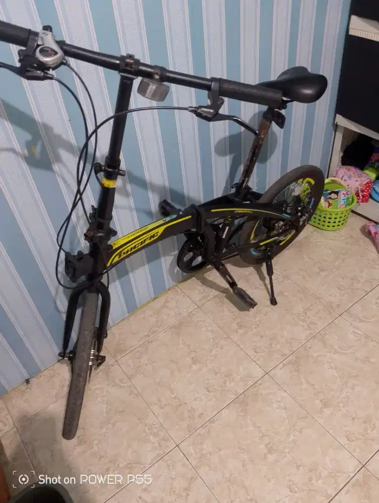 Sepeda lipat pasific