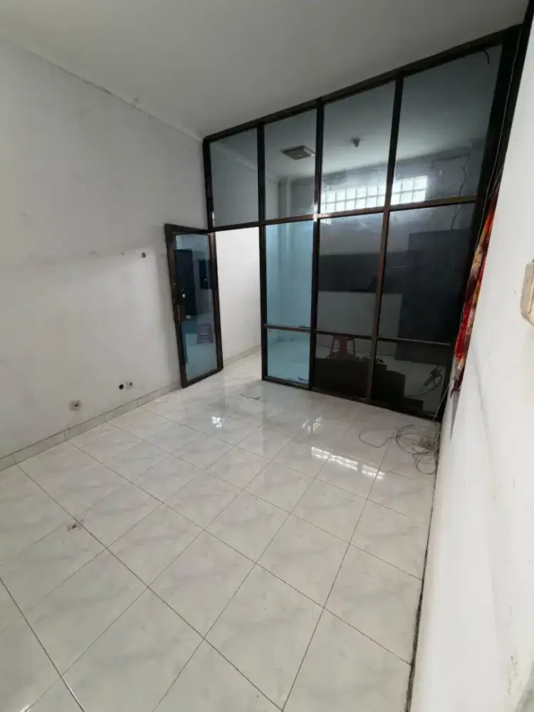 Dijual Gudang tengah kota di Jl Wot Gandul Semarang Tengah