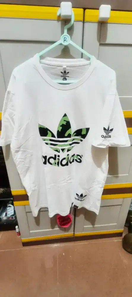 Kaos Adidas bekas