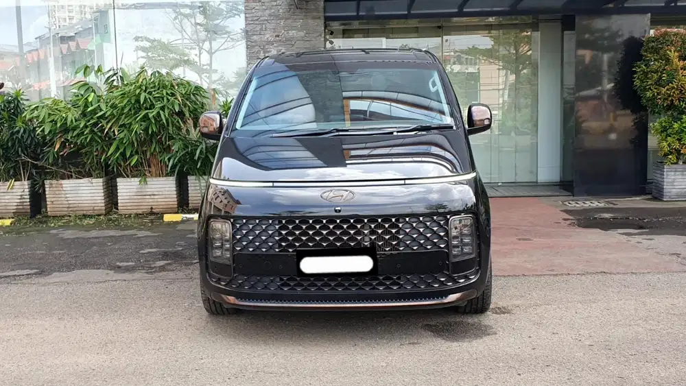 Hyundai staria signature 7 seater diesel 2021 pakai 2022 hitam