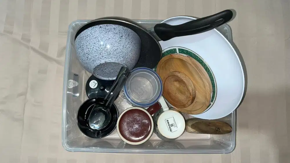 Alat dapur (piring gelas dll)