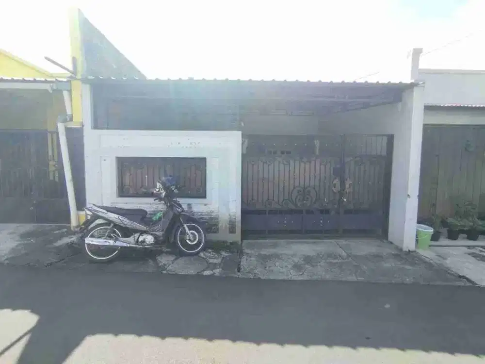 Rumah Solo Kota Strategis Dekat Taman Jayawijaya