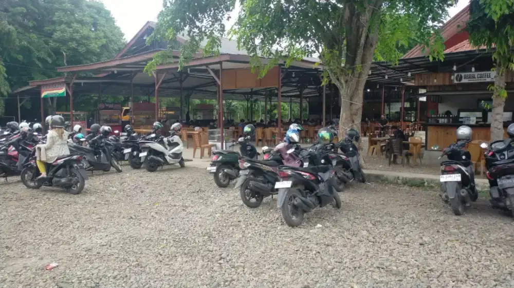 Dibutuhkan waiter berpengalaman rapi,cekatan dan jujur 4org 1org joki