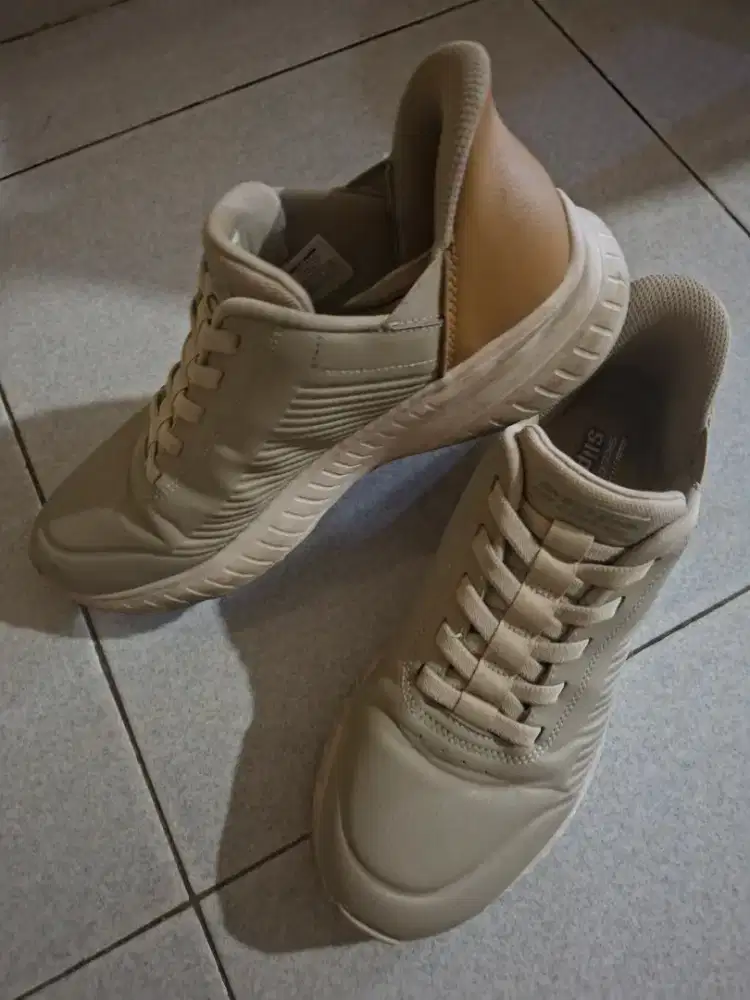 Sepatu Skechers Slip In - Pria