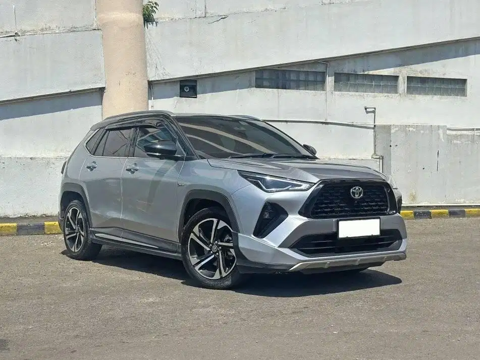 2023 Toyota Yaris Cross 1.5 Hybrid GR TSS Silver Km 30rb Record Dp 43