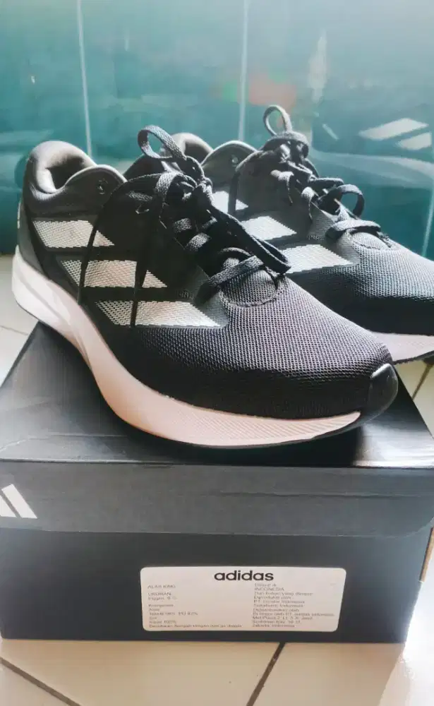 Sepatu Adidas duramo