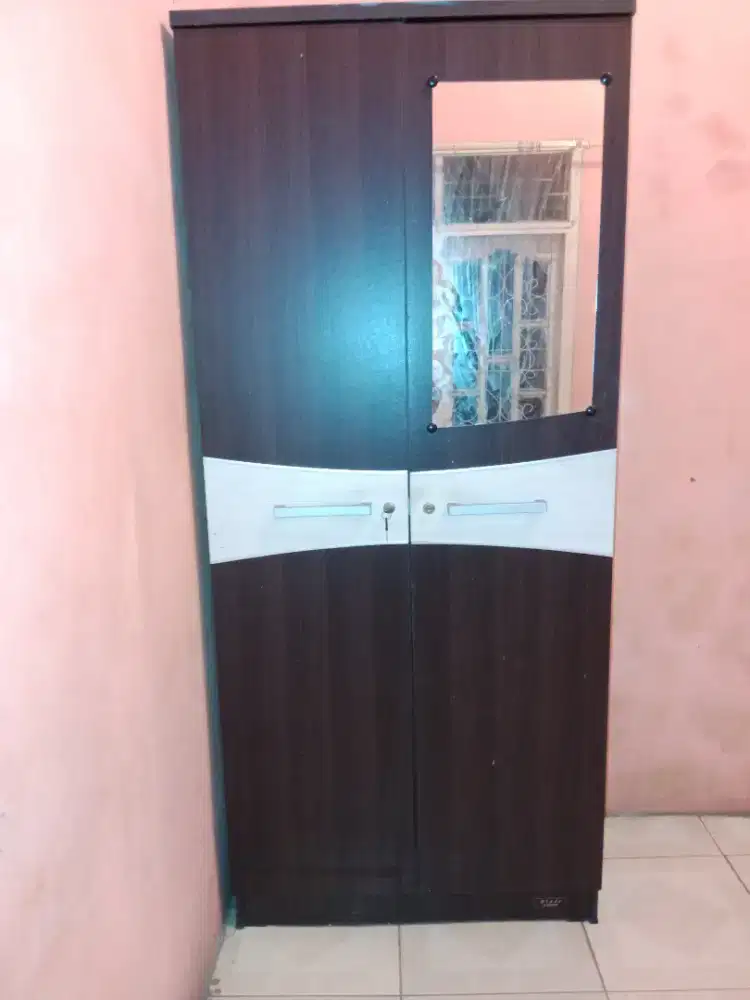Lemari 2 pintu bekas