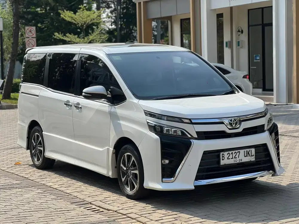 [TDP 15jt] Toyota Voxy 2.0 AT 2018
