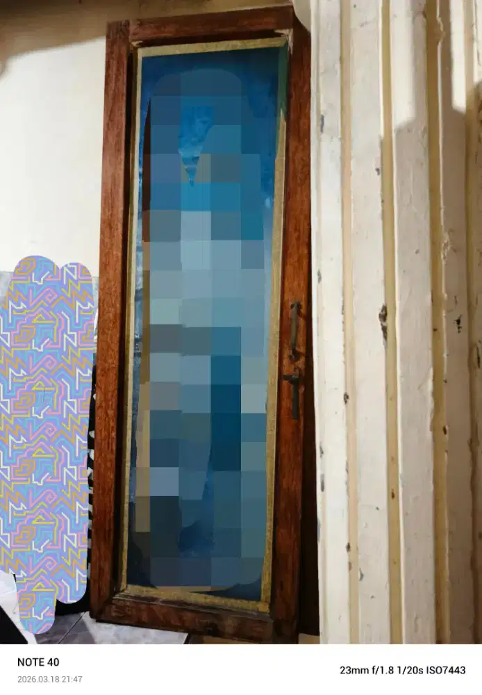 Daun jendela kayu kamper unfurnished