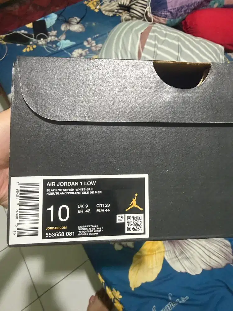 NIKE AIR JORDAN 1 LOW BLACK/STARFISH-WHITE-SAIL