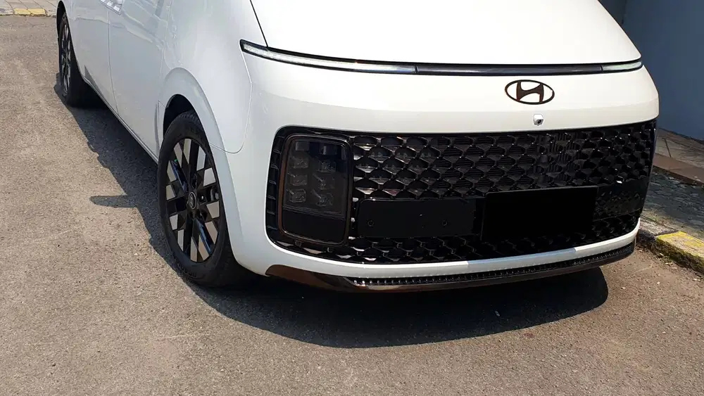 Hyundai Staria Signature Lombardi Pilot Seat 7 Seater 2024 Like New