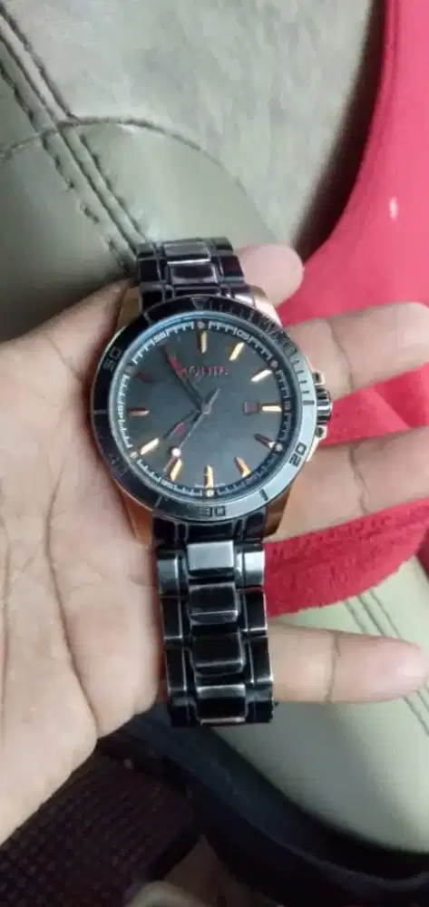 Di jual jam Bonia ori dan asli lkp kotak,buku,jam tahan air ,kaca tbl