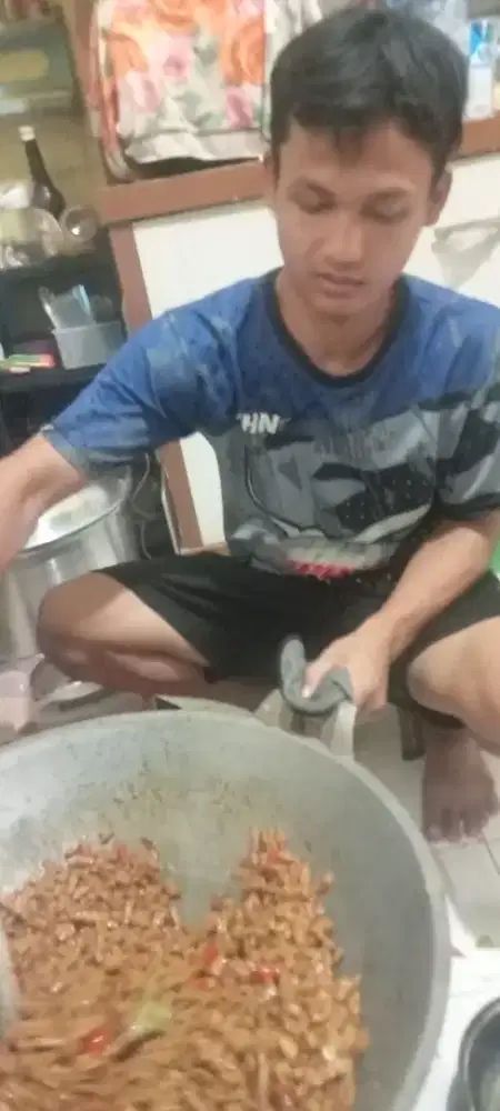 Sedang mencari pekerjaan abis lebaran