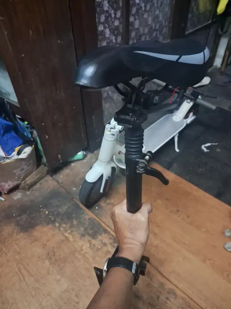 Bangku Scooter Listrik