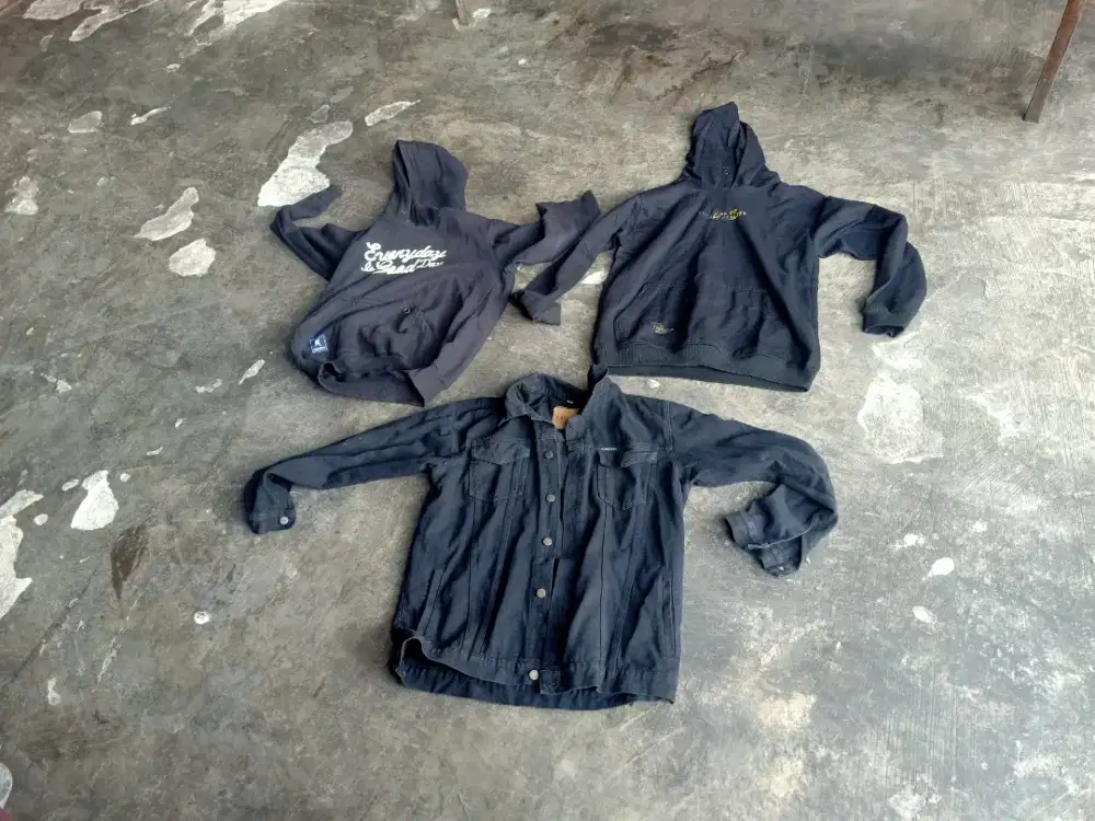 Di jual jeket jeans dan. Jeket kain  murah aja wa dan hp buruan