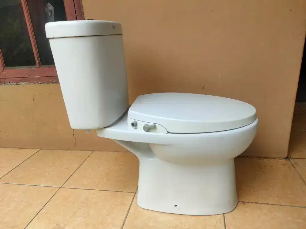 Closet Duduk American Standart Eco Waser Mulus Terawat