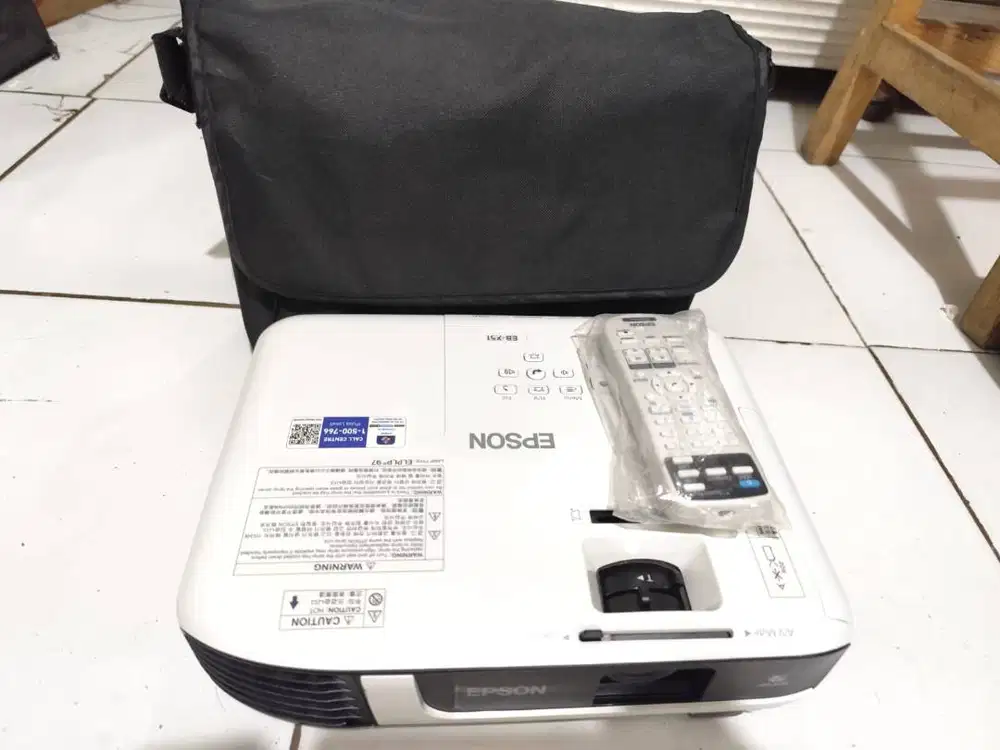 Proyektor Epson EB X51 — Siap Presentasi, Lengkap Remote & Tas
