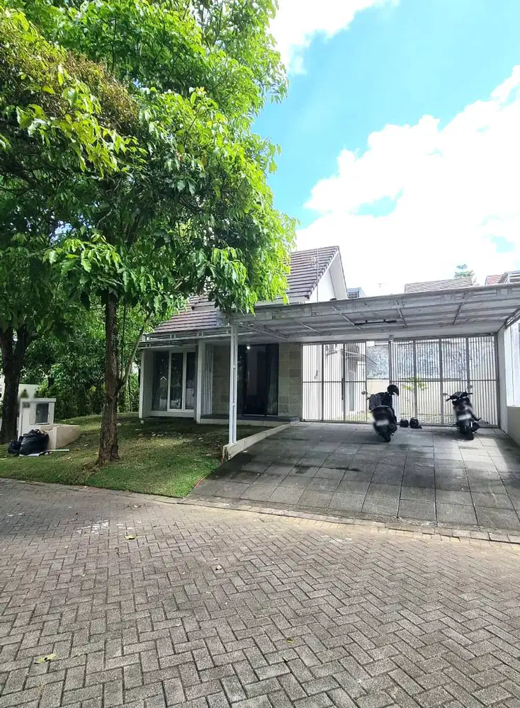 Rumah Hook Halaman Luas di Citra Grand Mutiara