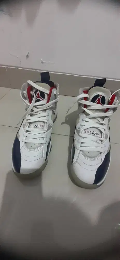 Di jual segera sepatu jordan jumpman two trey 100% original