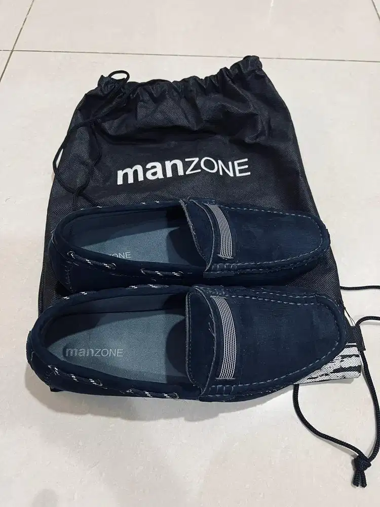 Sepatu Manzone Navy Like New – Fullset