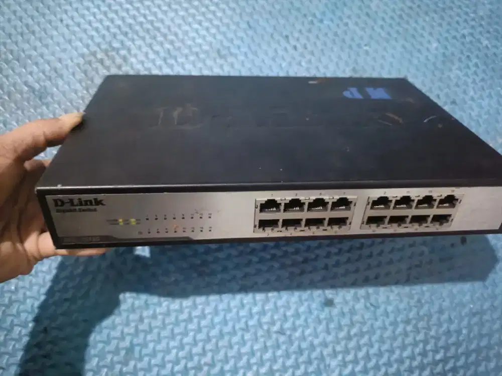 Hub swit 16 port Gigabyte