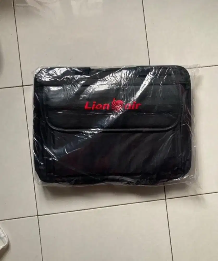 *Tas briefcase navbag lion air*