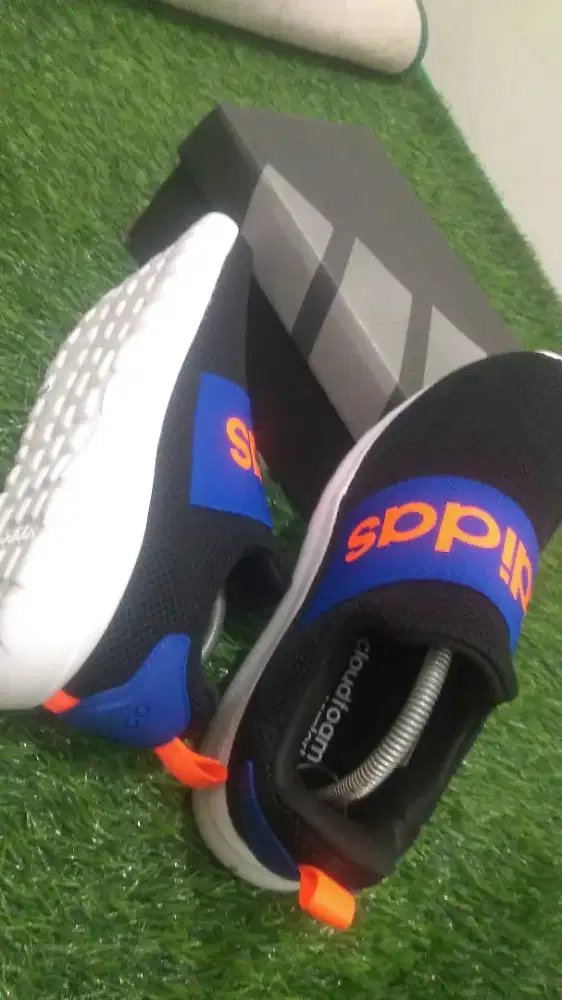 Slip on adidas outzlo