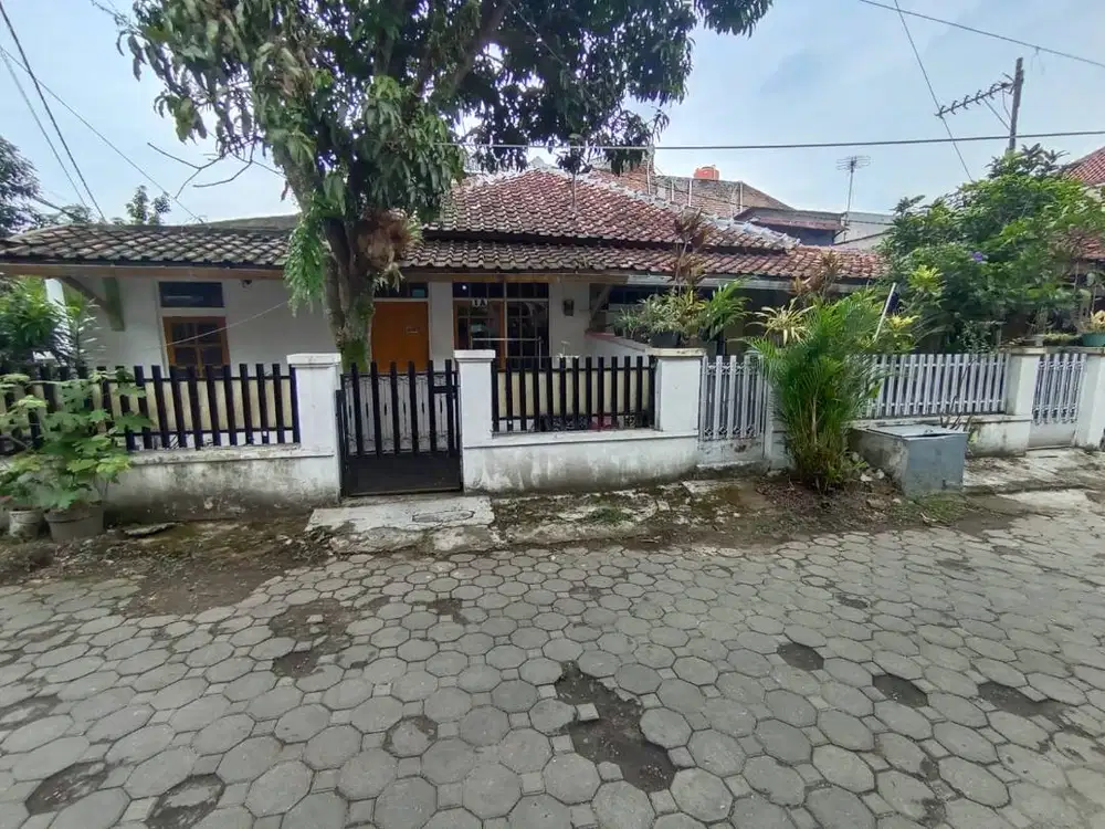 Jual 2 Rumah 1 Sertifikat (HOOK) cocok untuk kontrakan/usaha