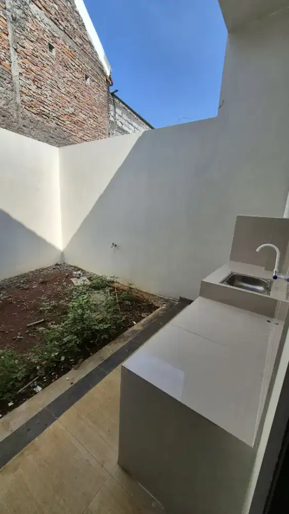 Dijual Rumah siap huni 2 lantai di Gedawang Banyumanik