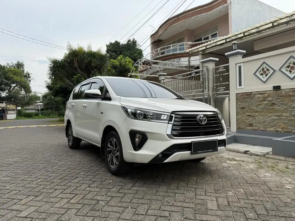 Toyota Kijang Innova Reborn 2.4 V Diesel Matic 2022 / 2021 Putih