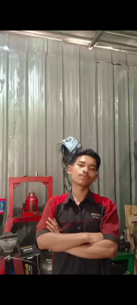Cari pekerjaan mecanik mobil motor